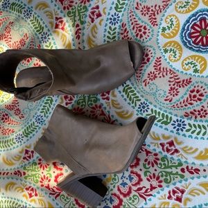 Healed boots
